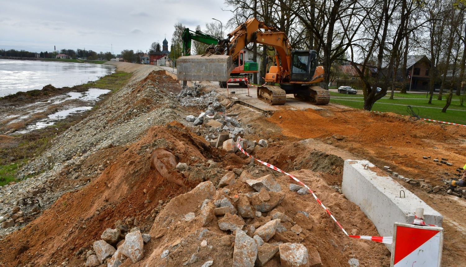būvdarbi uz dambja
