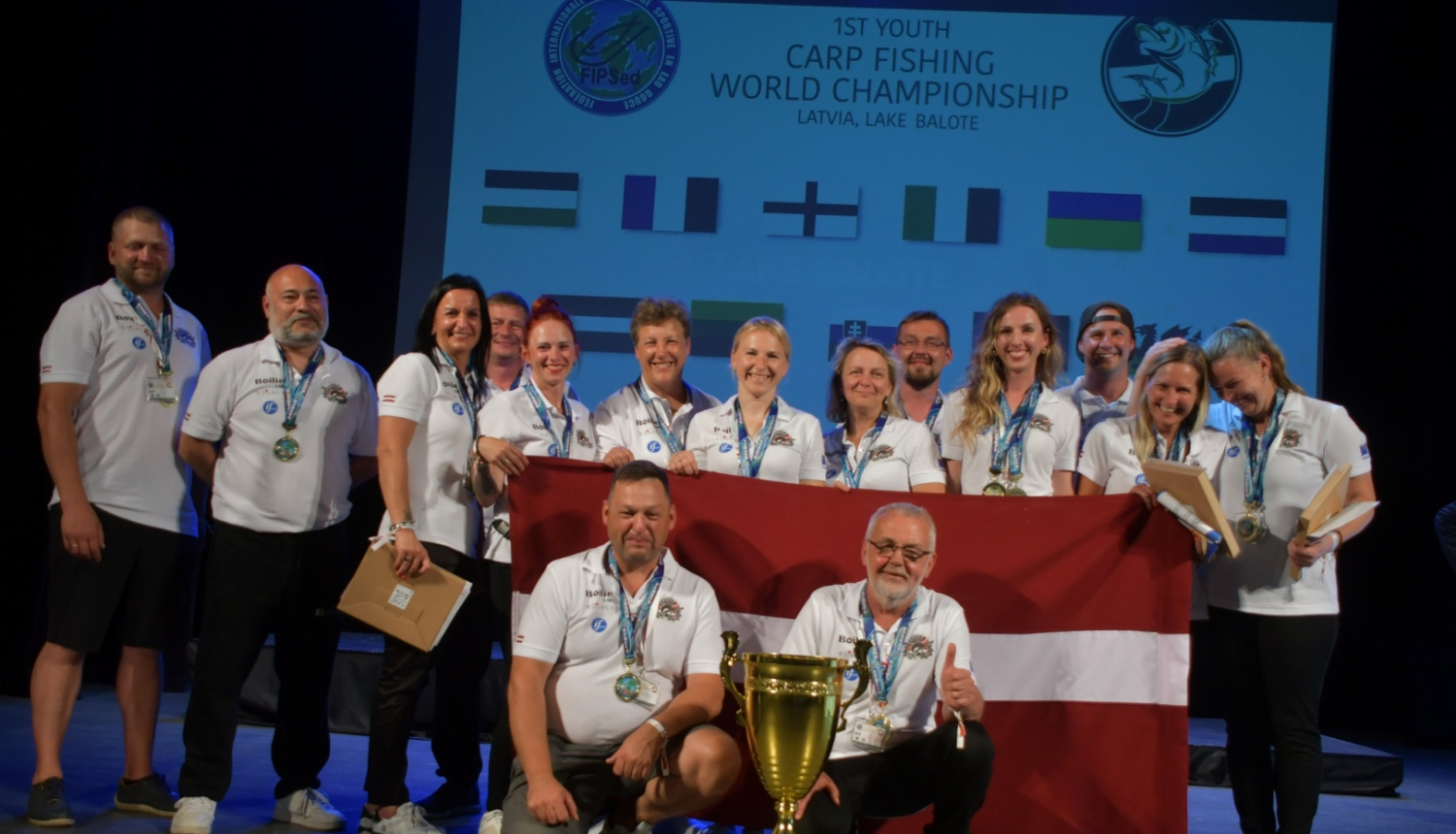 Sieviešu komandas kopbilde (karpu čempionāts)