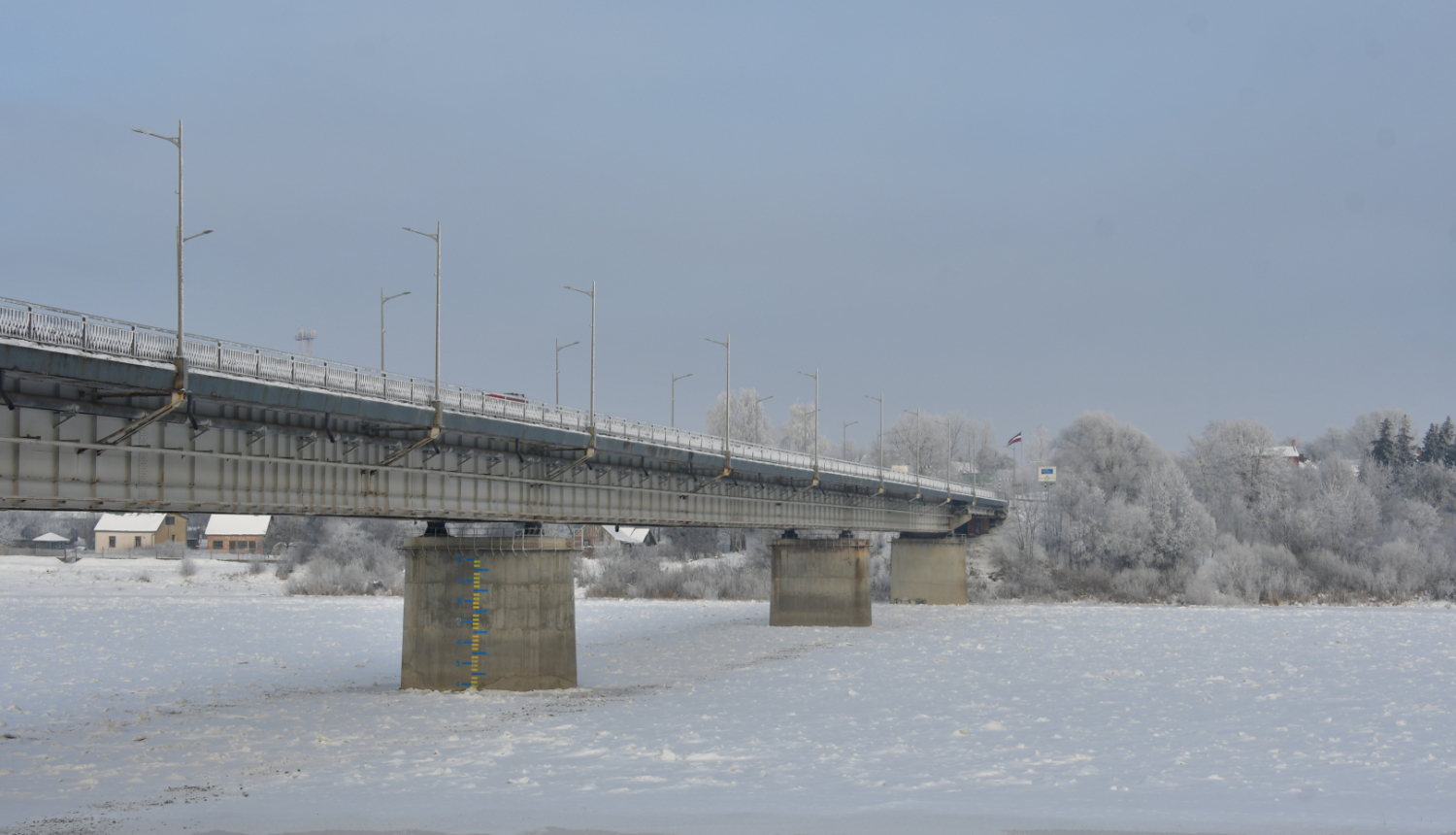 Aizsalusi Daugava pie Jēkabpils tilta