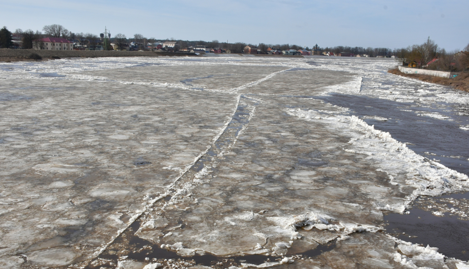 Šodien sākusies ledus kustība Daugavā pie Jēkabpils