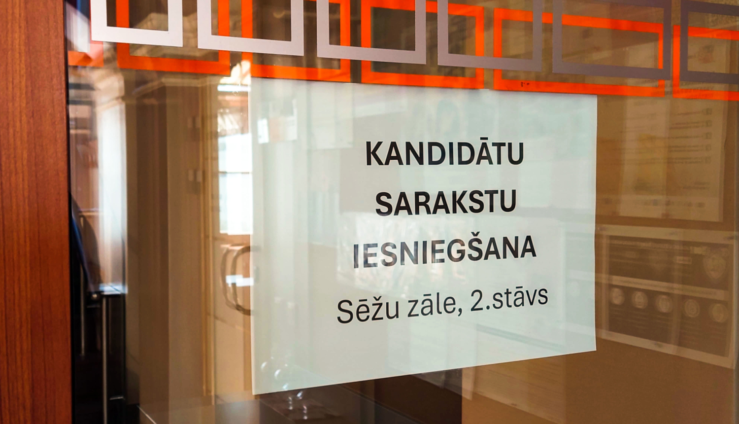 Paziņojums pie durvīm - Kandidātu sarakstu iesniegšana