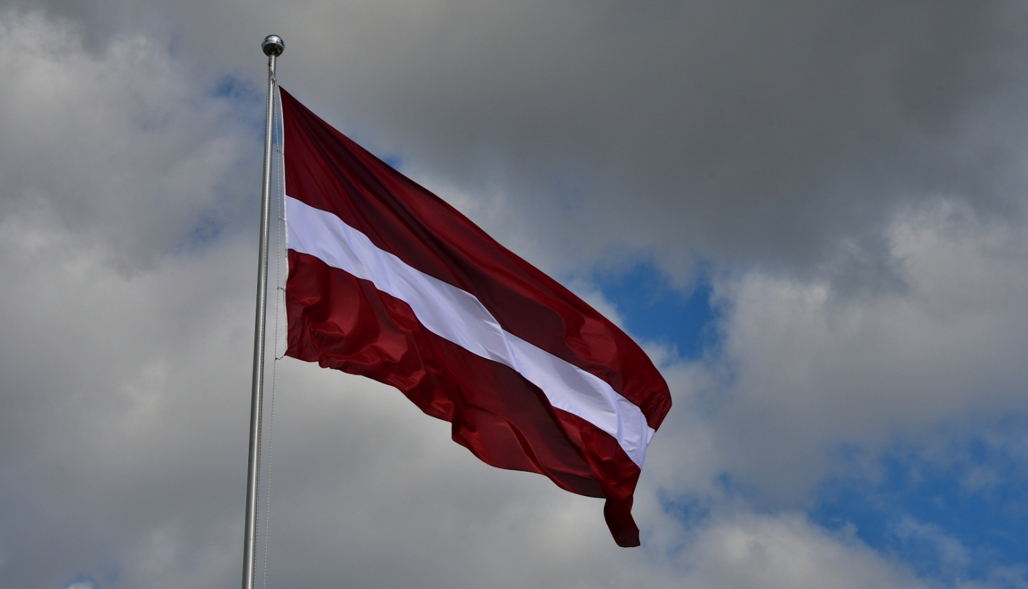 Latvijas valsts karogs