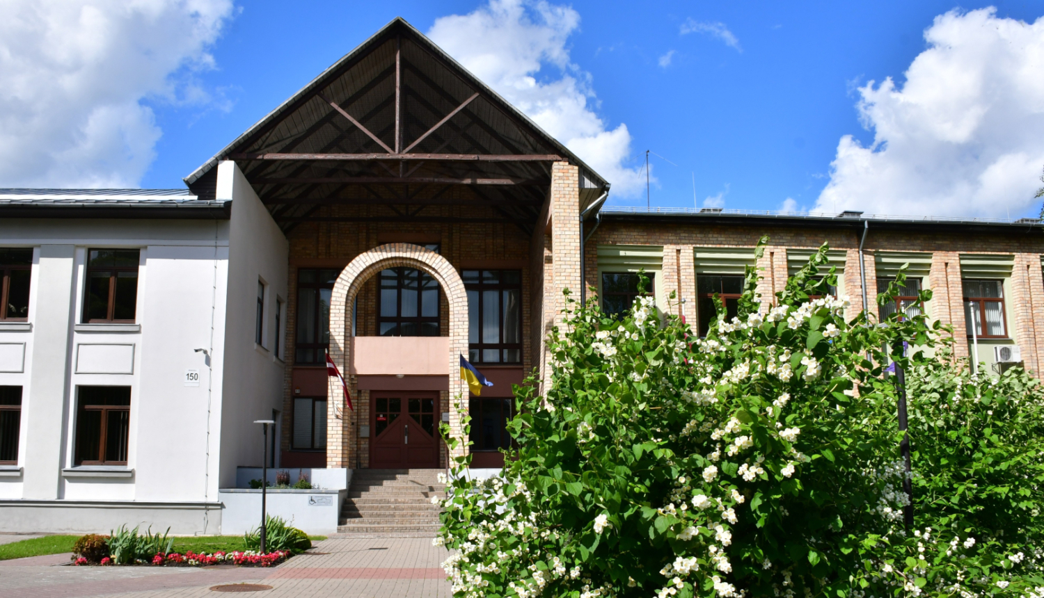 Novada administratīvā ēka Rīgas ielā 150a