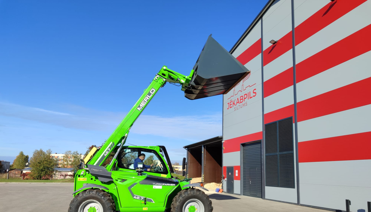 Jauns iekrāvējs pie "Jēkabpils siltums" katlumājas