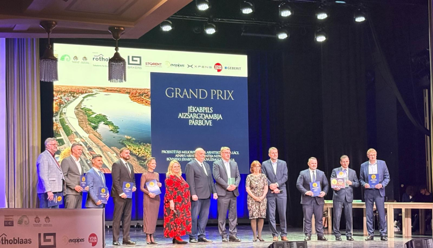 Gada būve - aizsargdambis