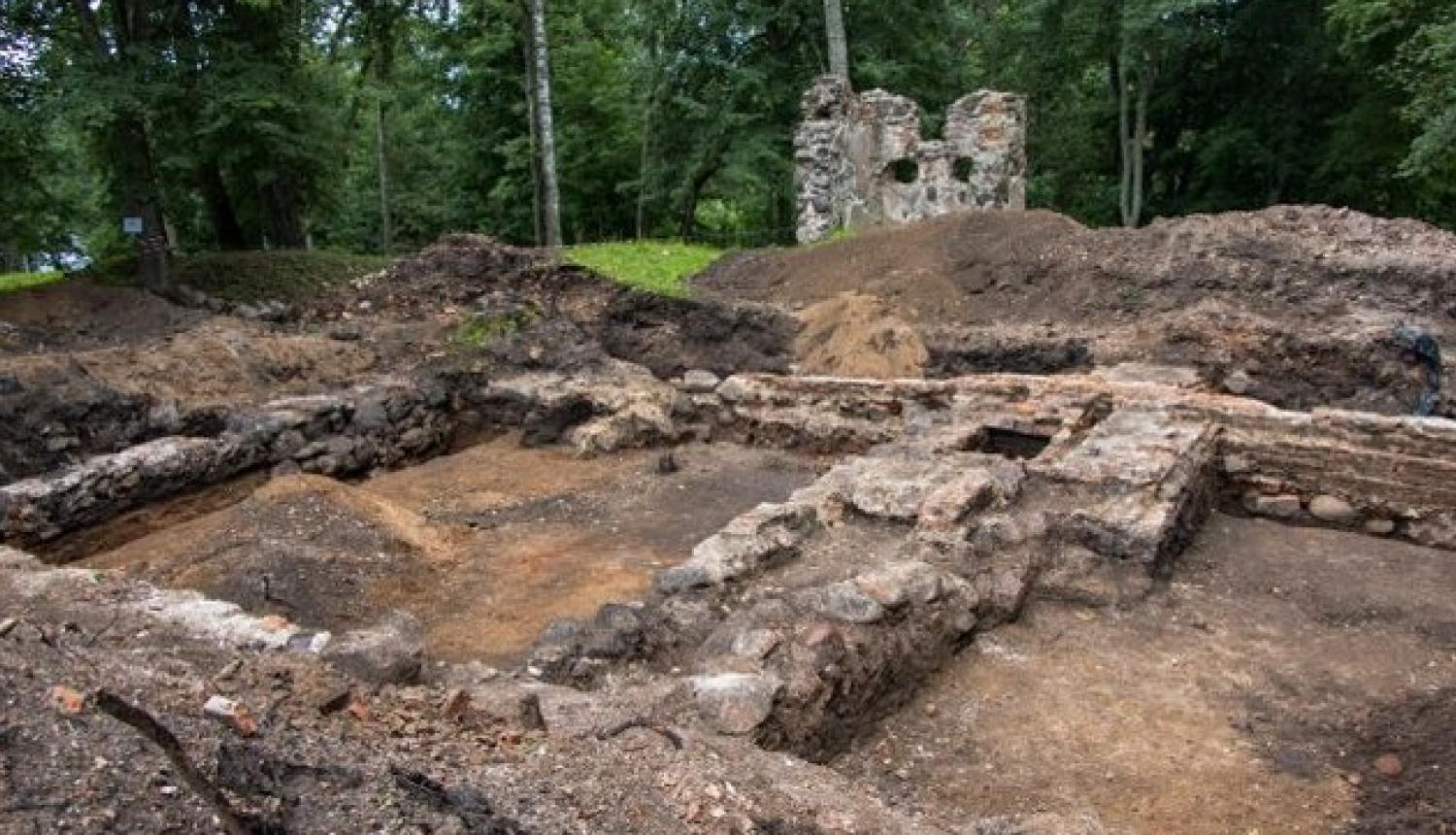 Arheoloģiskie izrakumi