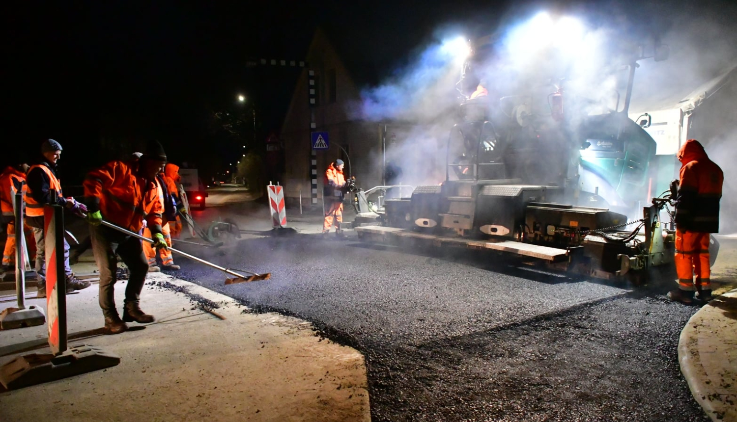 Asfalta ieklāšana Brīvības ielā