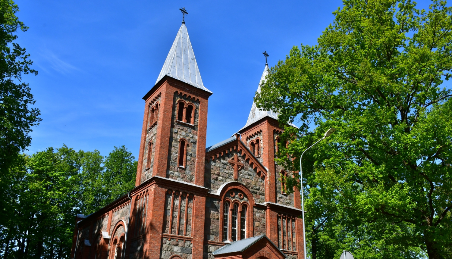 Atašienes katoļu baznīca