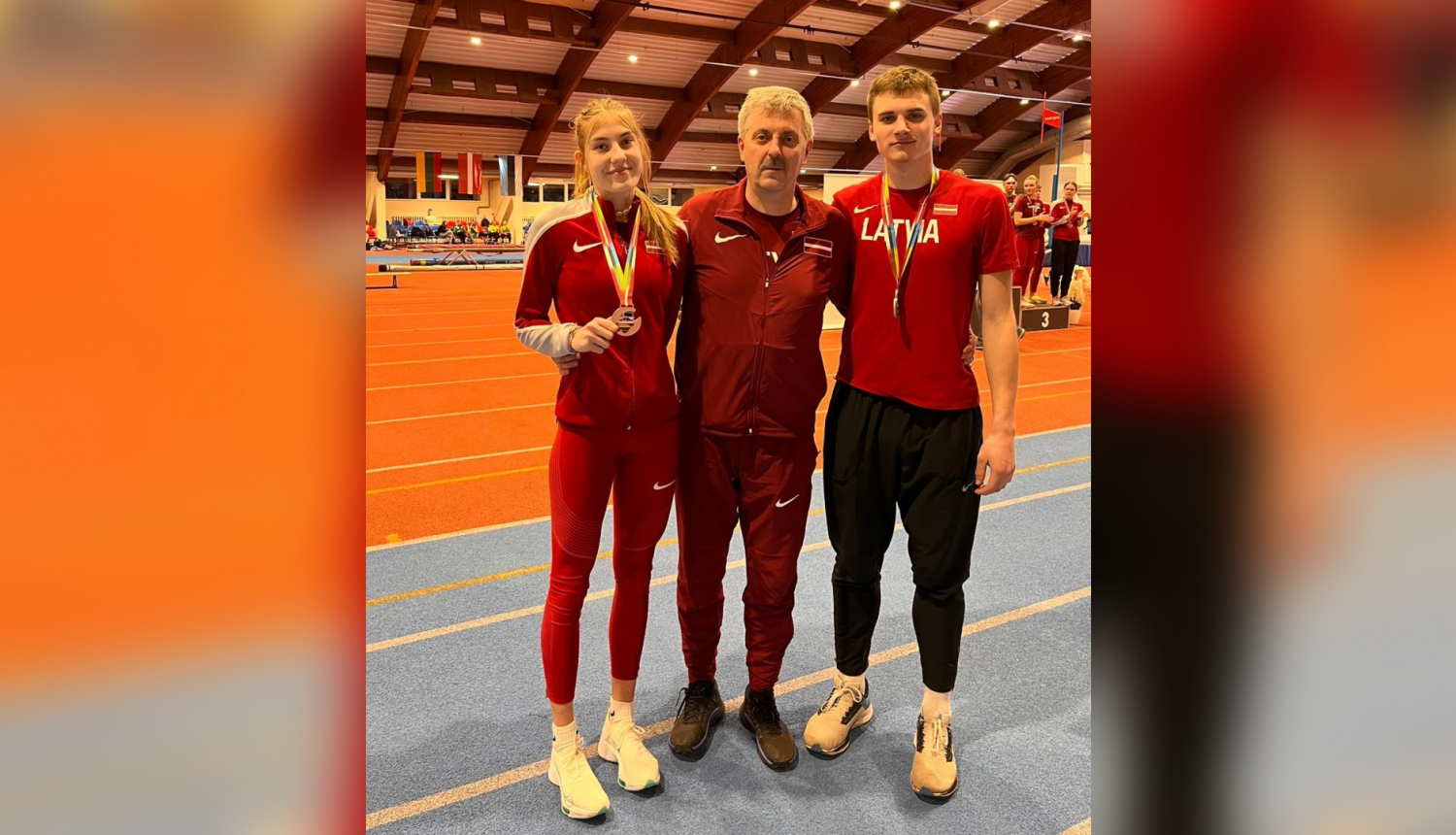 Sporta skolas sportisti ar treneri