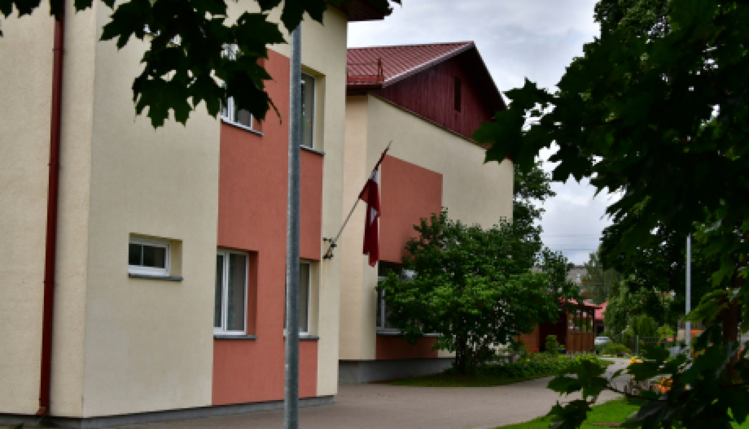 Apstiprina grozījumus noteikumos par pirmsskolas vecuma bērnu reģistrāciju uzņemšanas un atskaitīšanas kārtību Jēkabpils pilsētas pašvaldības pirmsskolas izglītības iestādēs