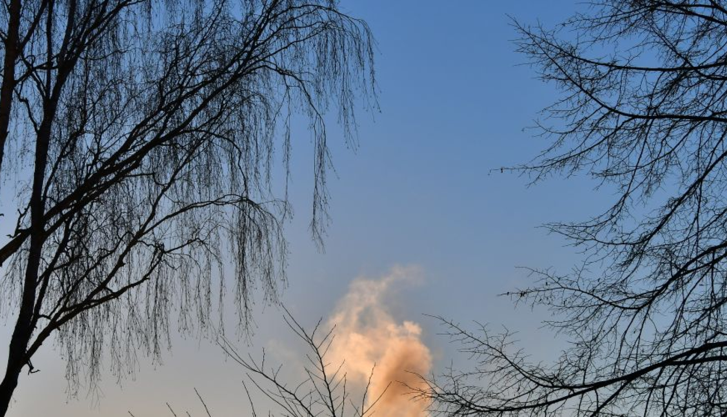 Dabas attēls ar skursteni