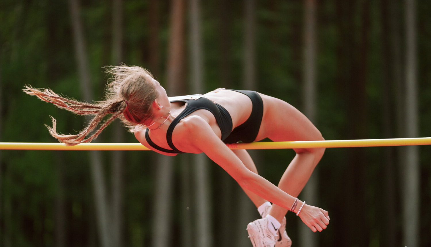 Dagmāra Midzene lec augstumā