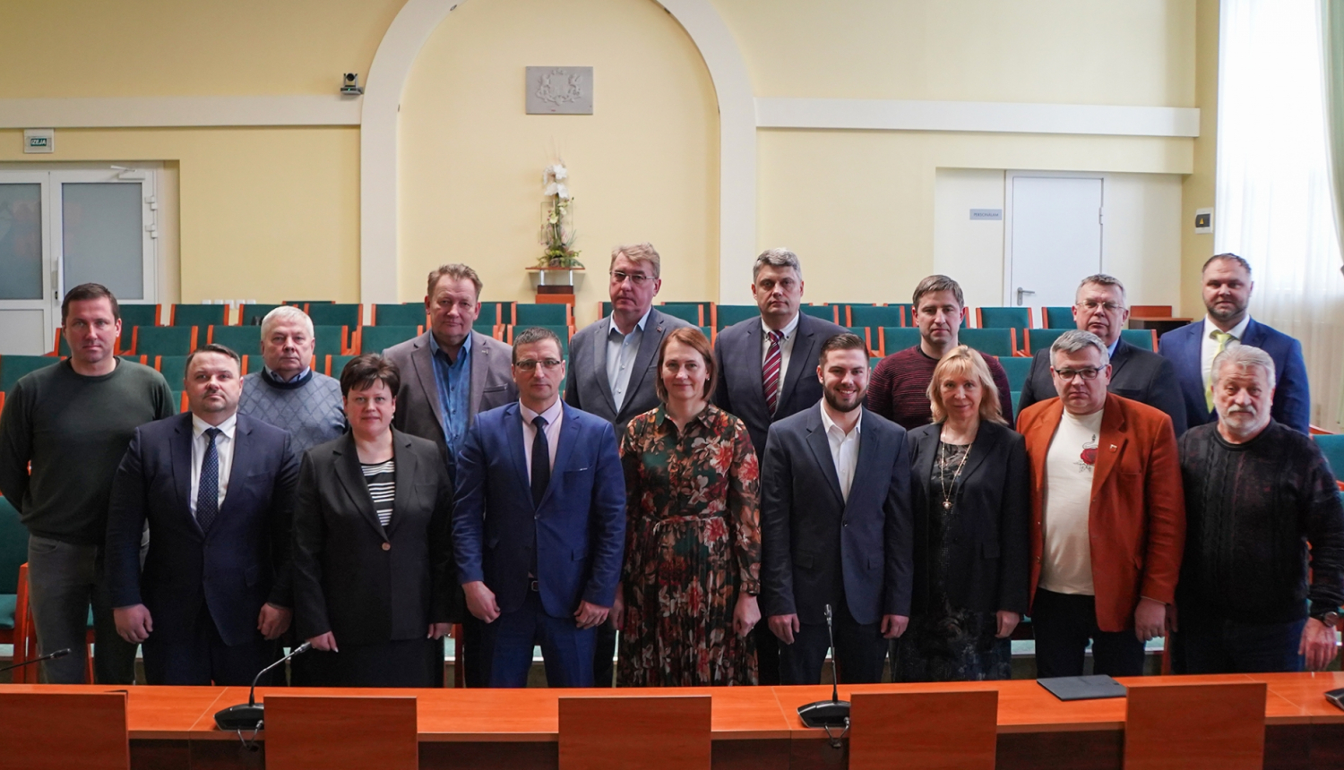 Domes deputātu kopbilde sēžu zālē (nav visi)