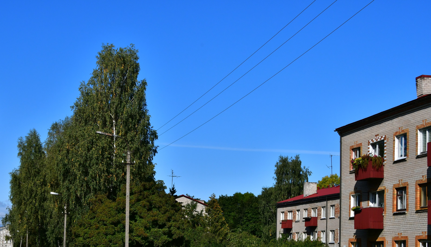 Daudzdzīvokļu ēka Draudzības alejā, Jēkabpilī