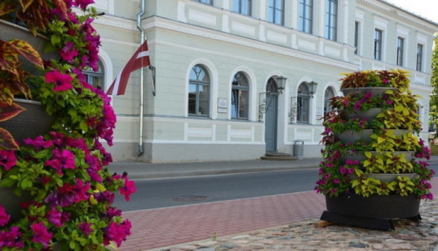 Atbalsta pašvaldības stipendiju piešķiršanu 44 studentiem