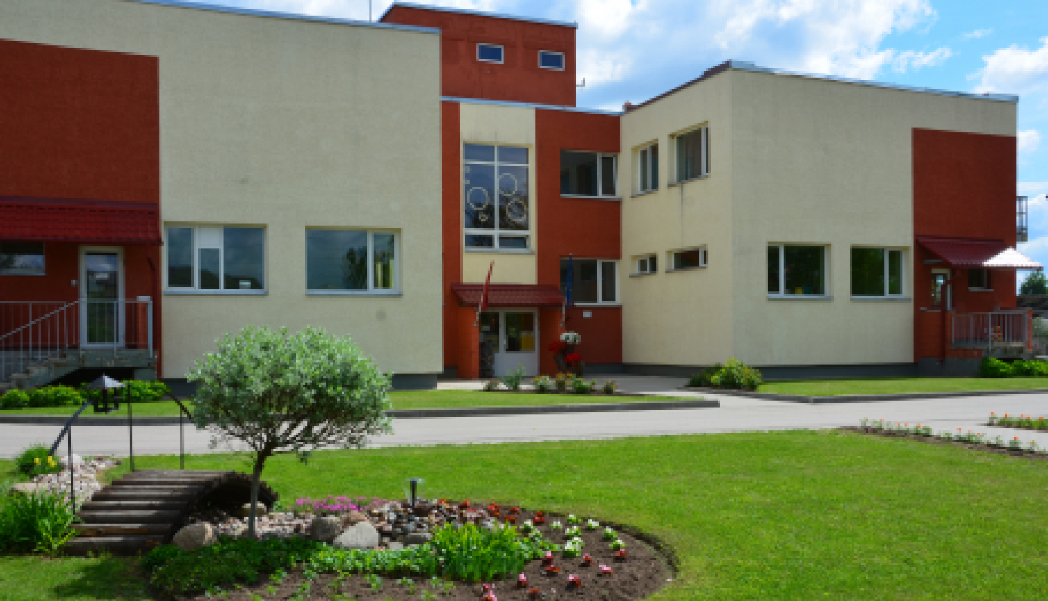 Pirmsskolas izglītības iestāžu pedagogiem un auklēm izmaksās vienreizējas piemaksas par darbu Covid-19 pandēmijas laikā