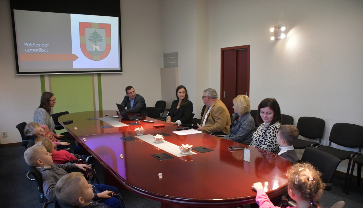 Pirmsskolas izglītības iestādes "Auseklītis" komanda tiekas ar Jēkabpils novada domes vadību, lai prezentētu Ekoskolas programmas tēmu