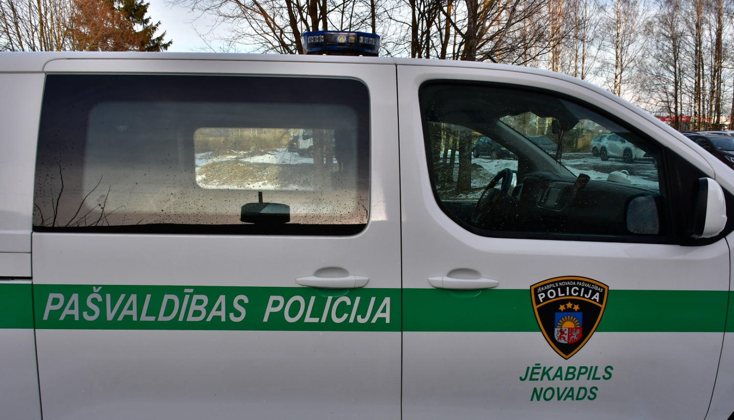 pašvaldības policijas auto