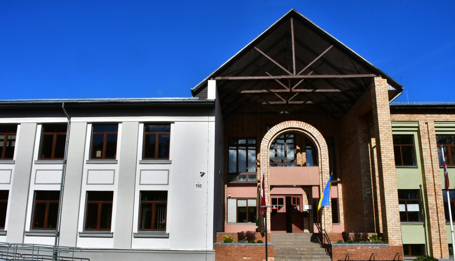 Pašvaldības ēka Brīvības iela 120