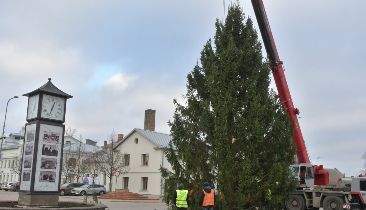 Ziemassvētku egle Vecpilsētas laukumā