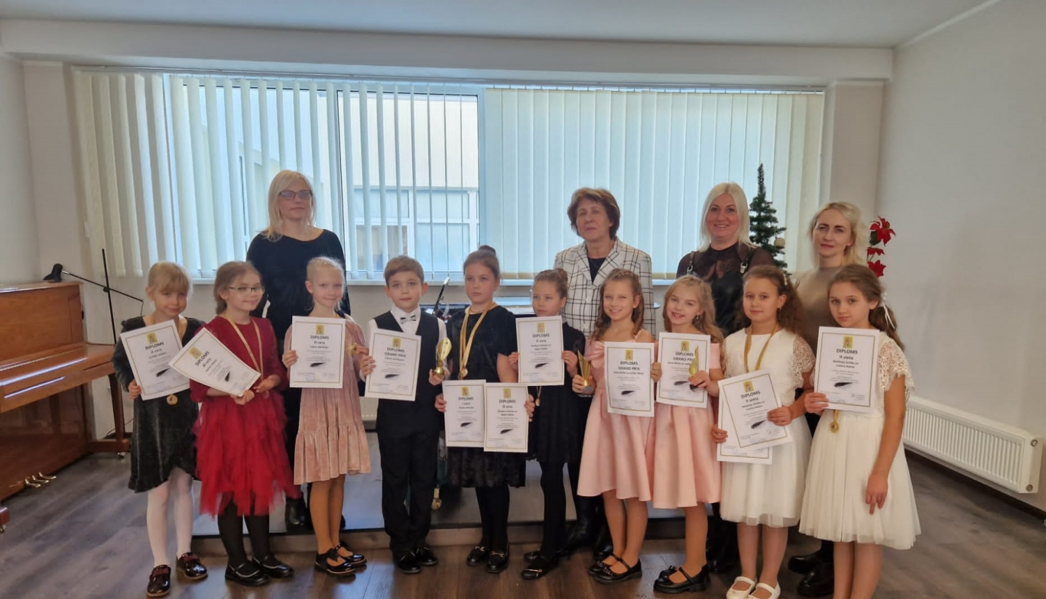 Audzēkņu un skolotāju kopbilde