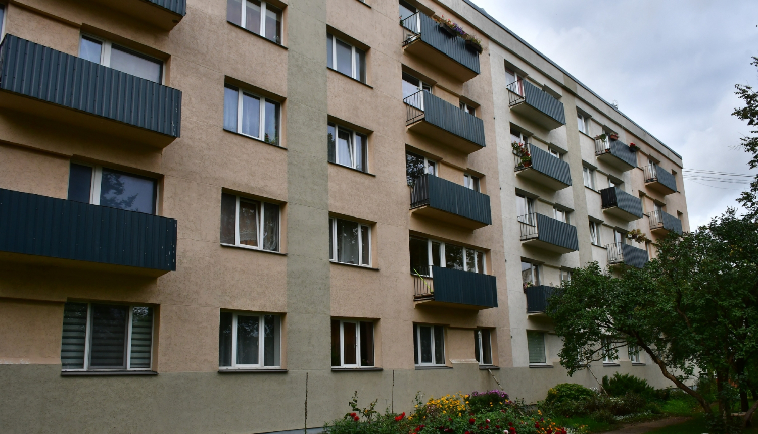 daudzdzīvokļu ēka