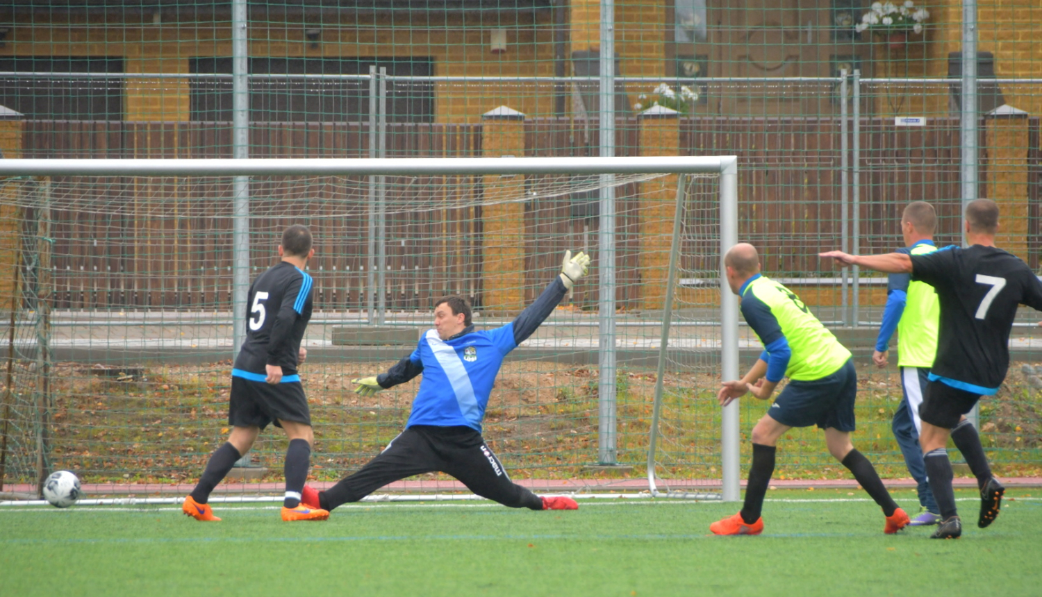 Skats no futbola spēles