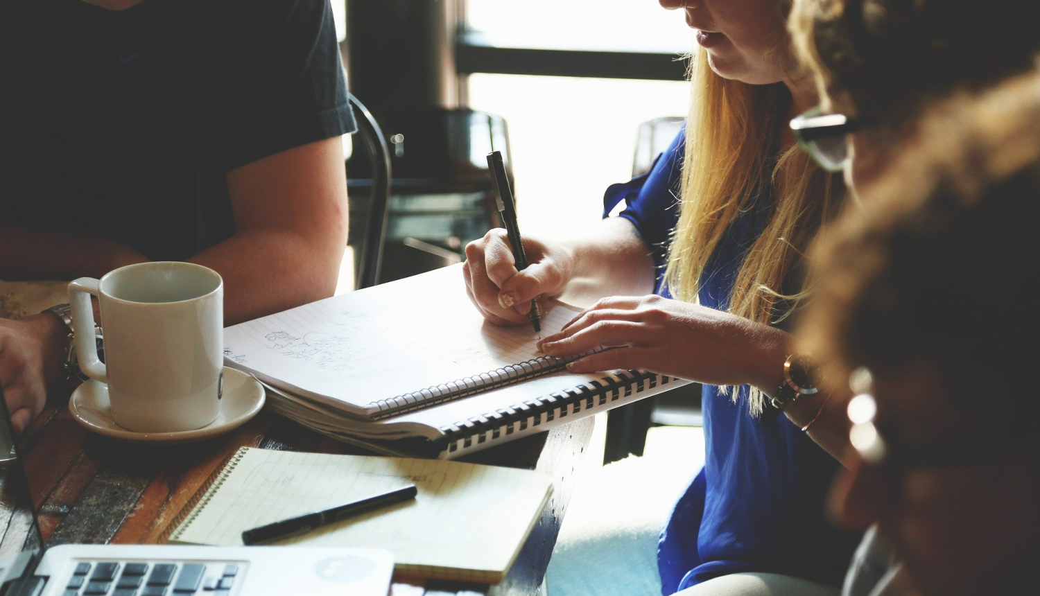 ilustratīva bilde, apspriede