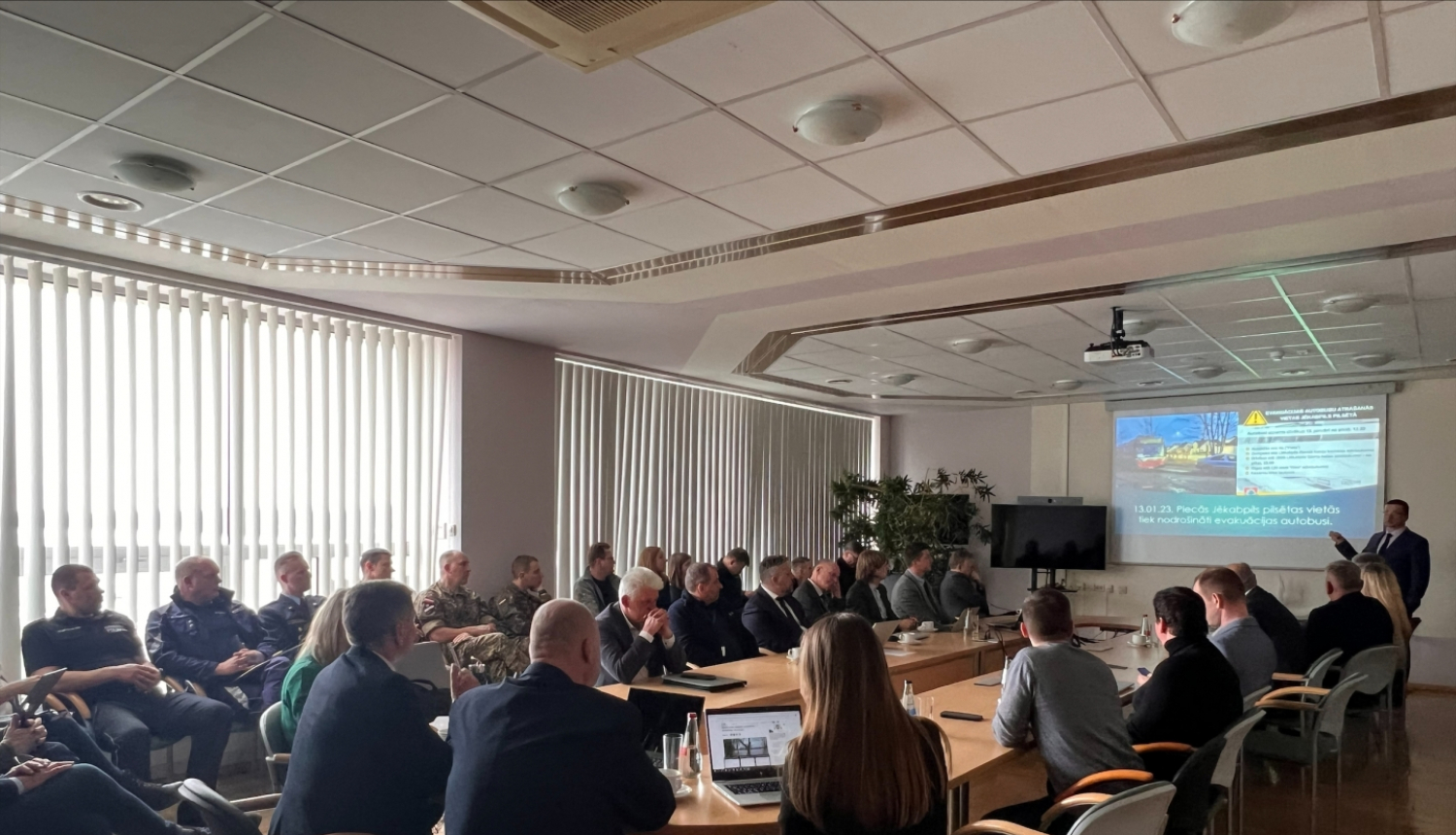 Jēkabpils novada domes priekšsēdētājs Raivis Ragainis dalās pieredzē plūdu risku pārvaldībā