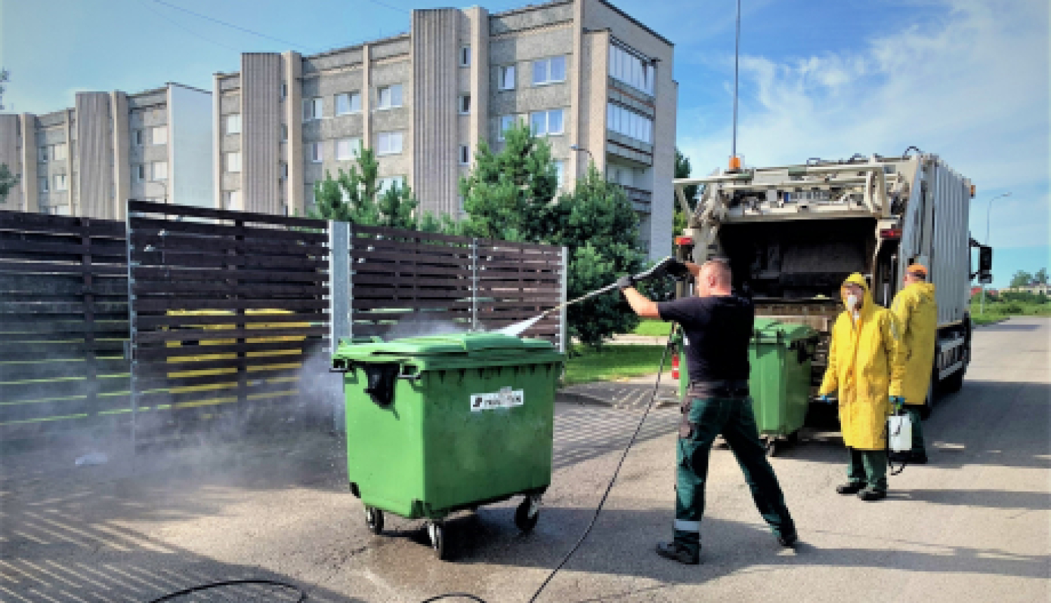 Jēkabpilī tiek veikta konteineru mazgāšana un dezinficēšana