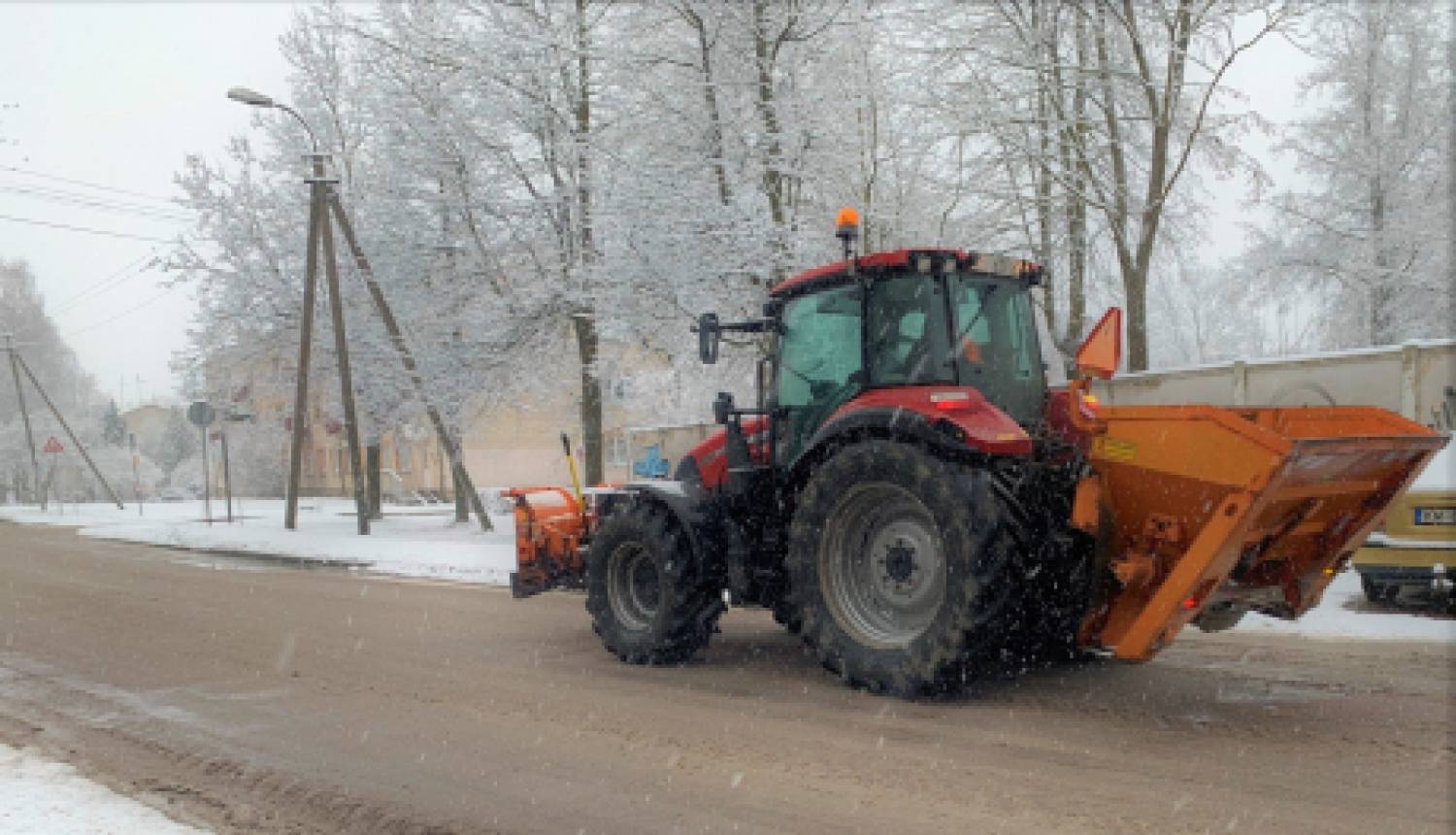 Jēkabpilī uzsākta ielu kaisīšana un sniega tīrīšana