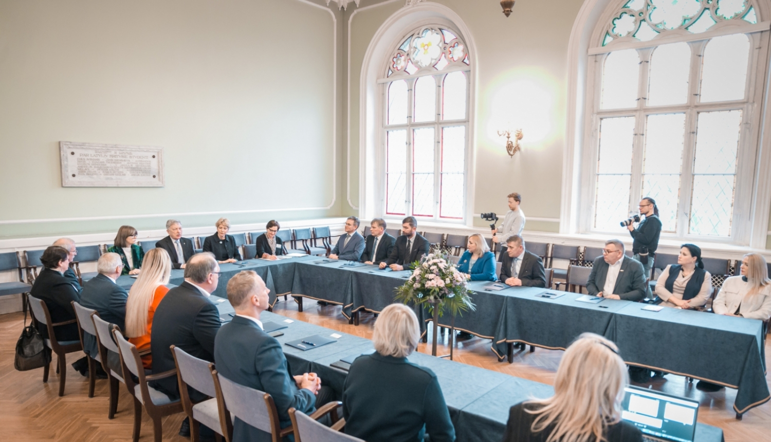 IZM un pašvaldības paraksta memorandu