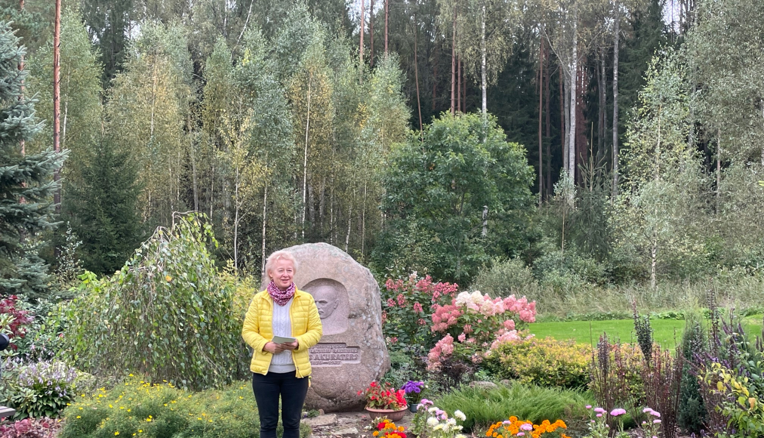 Klātesošos uzrunā Līga Kļaviņa