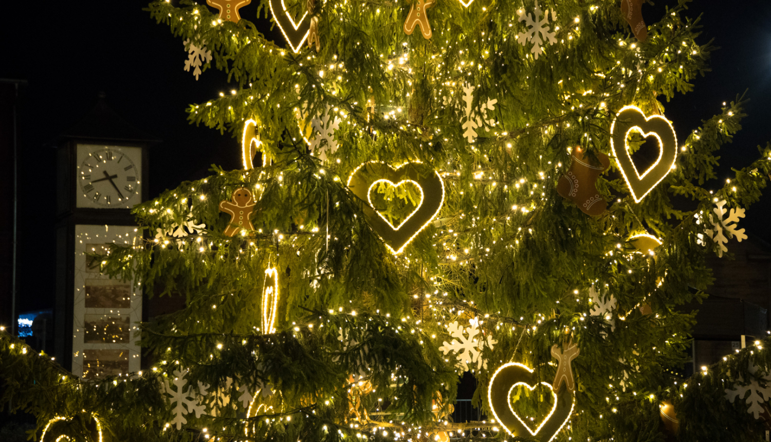 Eglīte un pulkstenis