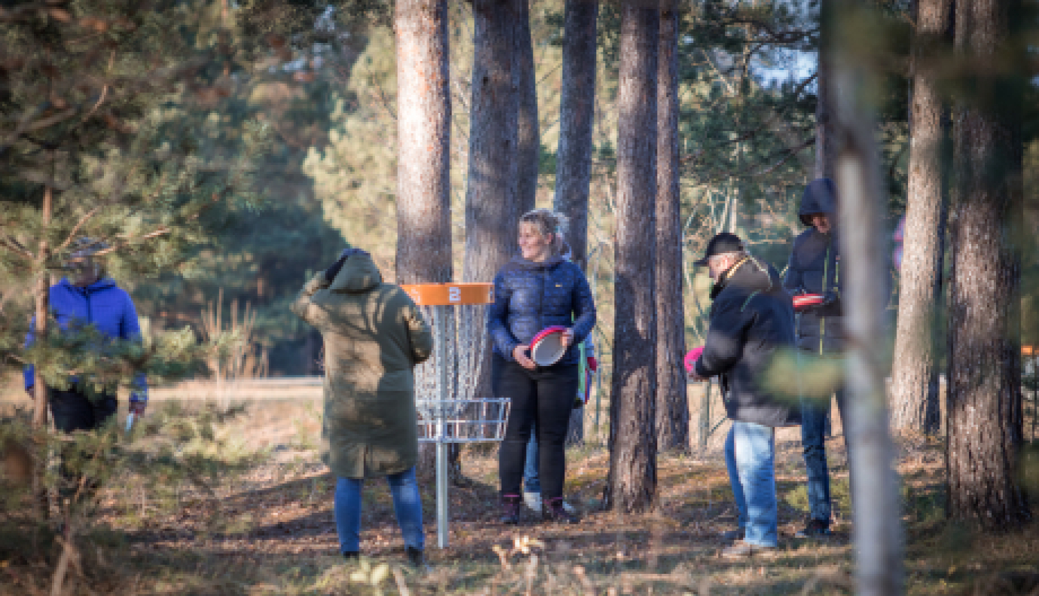 Jēkabpils Mežaparkā atvērts disku golfa parks “Lūša ķepa”
