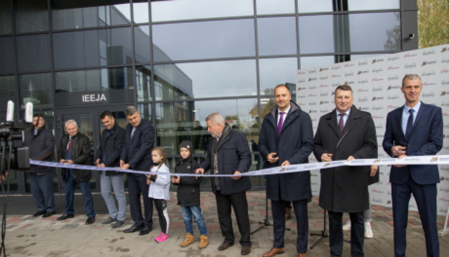 Jēkabpils saņem apsveikuma vārdus jaunās Sporta halles atklāšanas svētkos