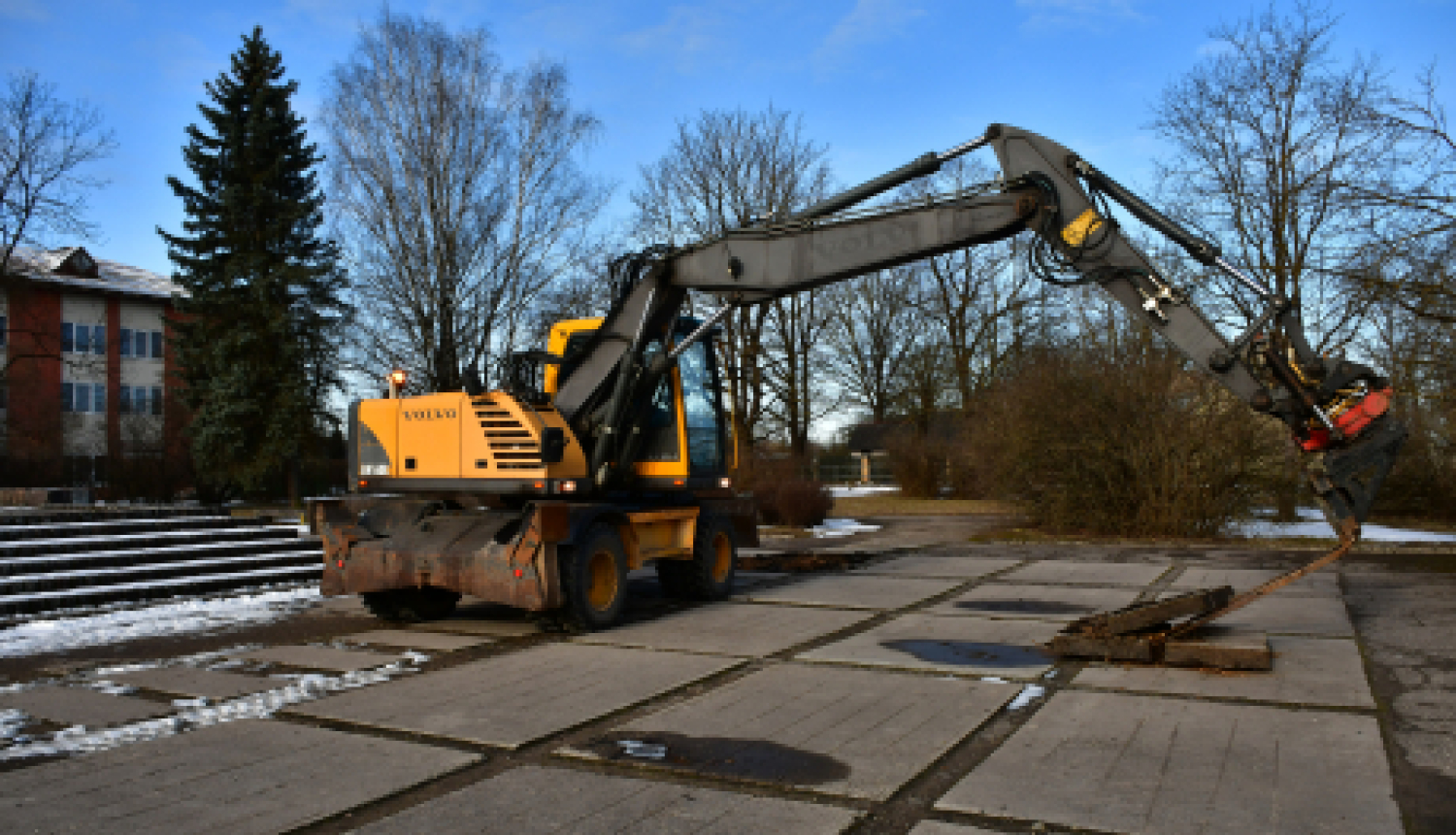 Uzsākta Oskara Kalpaka laukuma pārbūve
