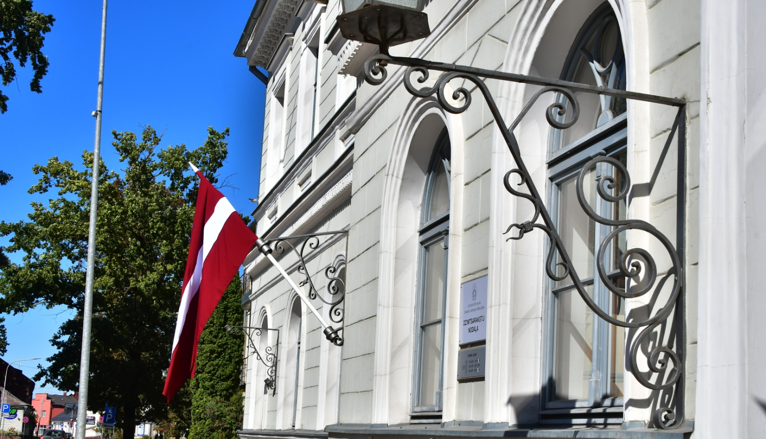 Novada domes ēka Brīvības iela 120