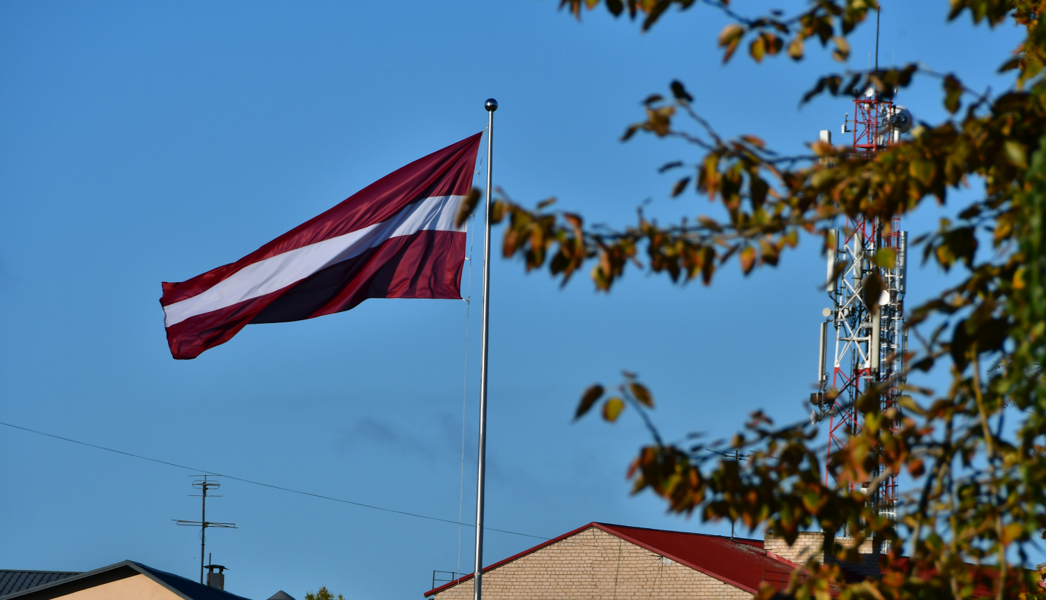 Latvijas Republikas karogs mastā Jēkabpilī