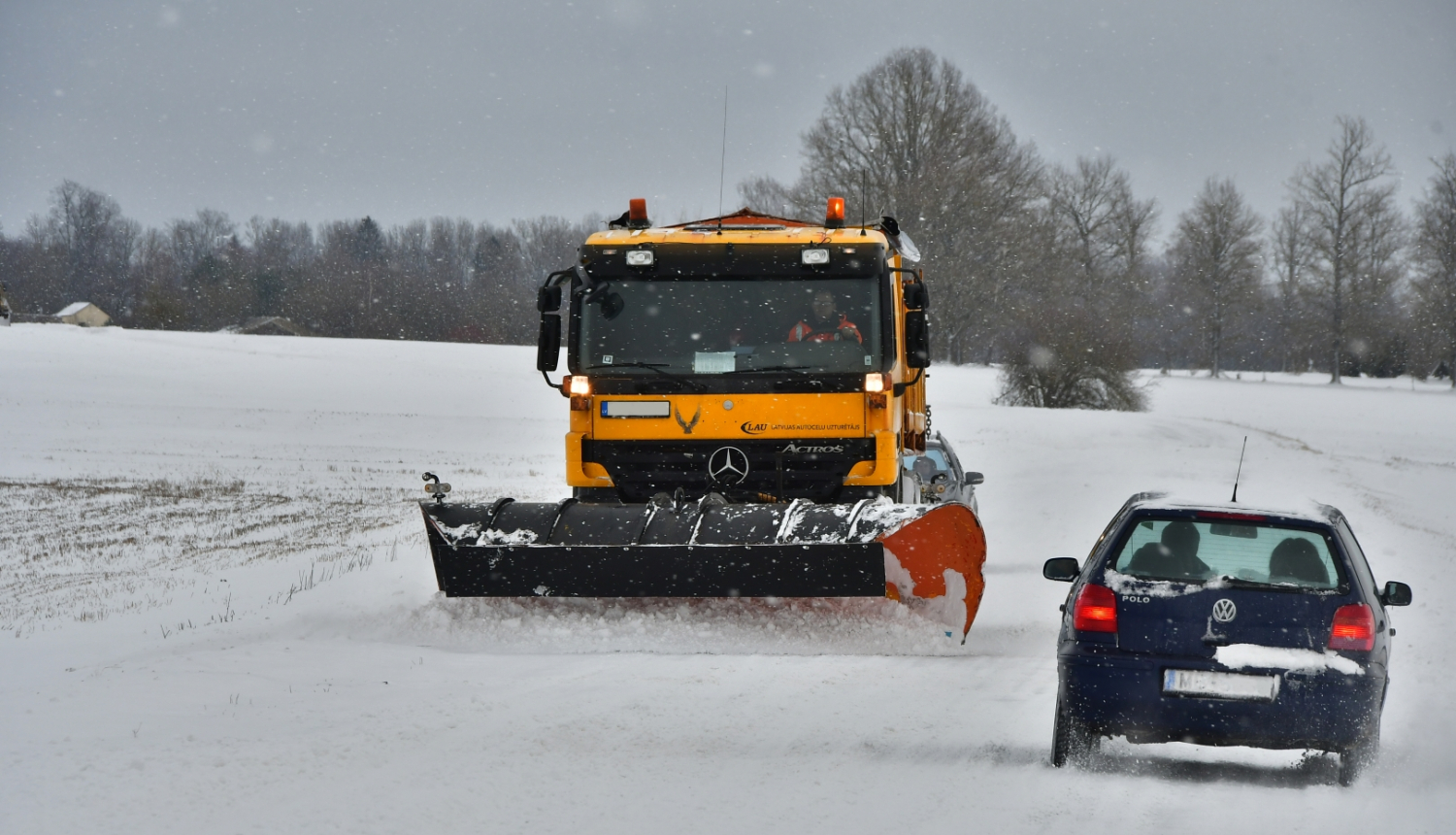 Ziemā tiek greiderēts valsts autoceļš