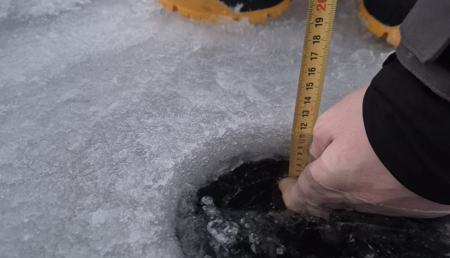 Ledus biezuma mērīšana