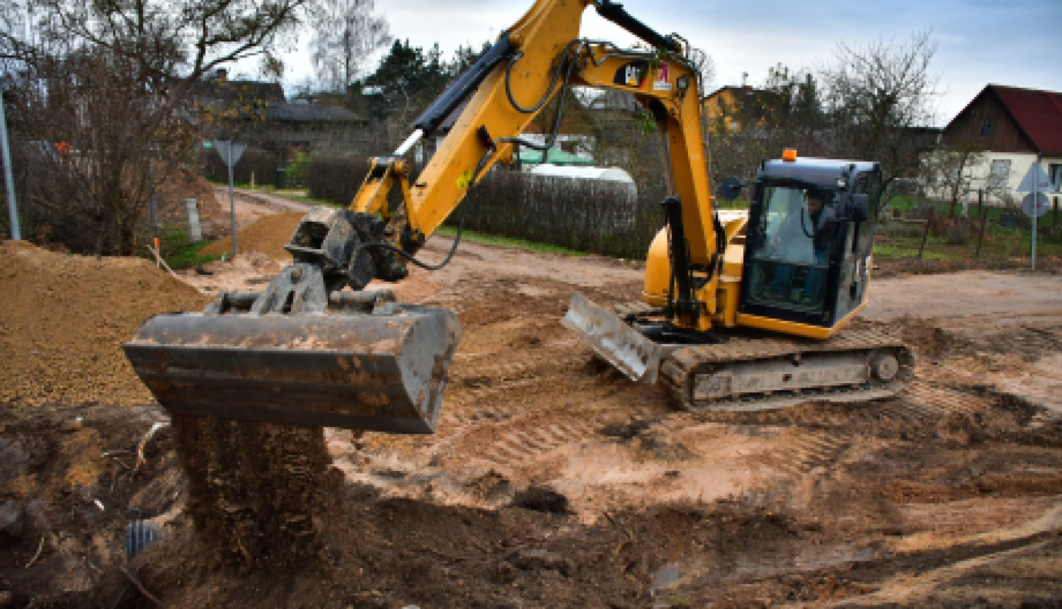 Notiek būvdarbi Kurzemes un Līvanu ielu posmos