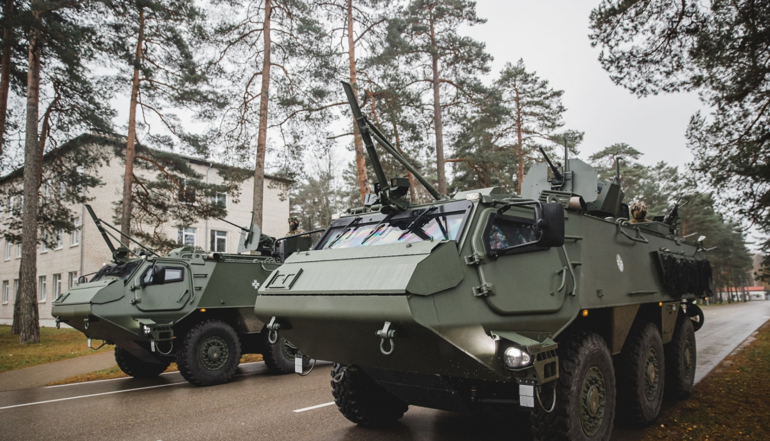 Militāras tehnikas maršs, attēloti tanki, foto Gatis Indrevics