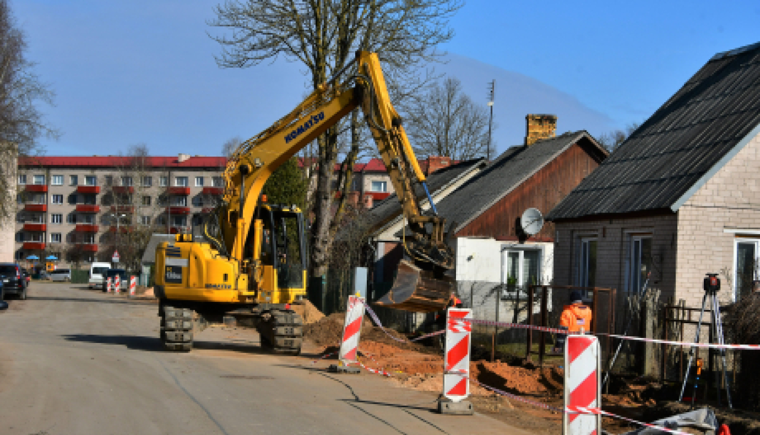 Rūpniecības un Jaunā ielā notiek apgaismes stabu un ietvju izbūve