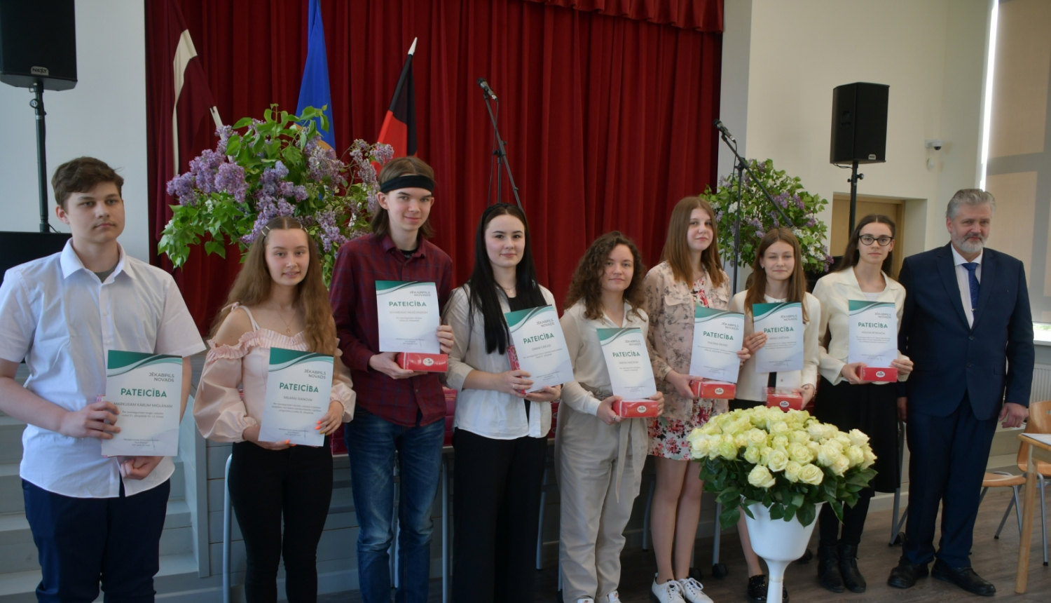 Foto no skolēnu sumināšanas pasākuma