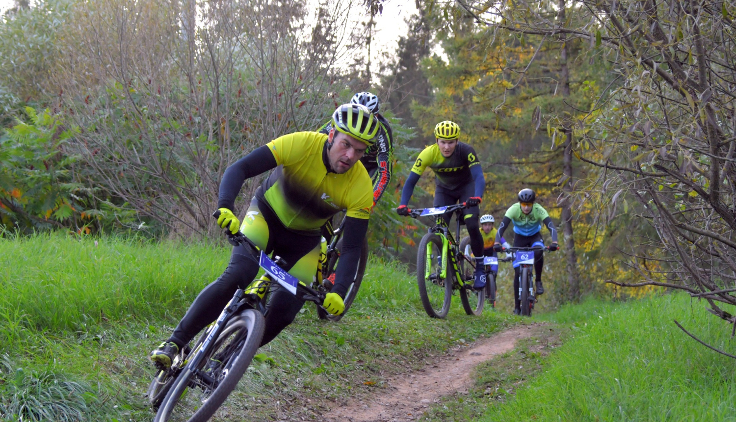 Pusstundas velobrauciens