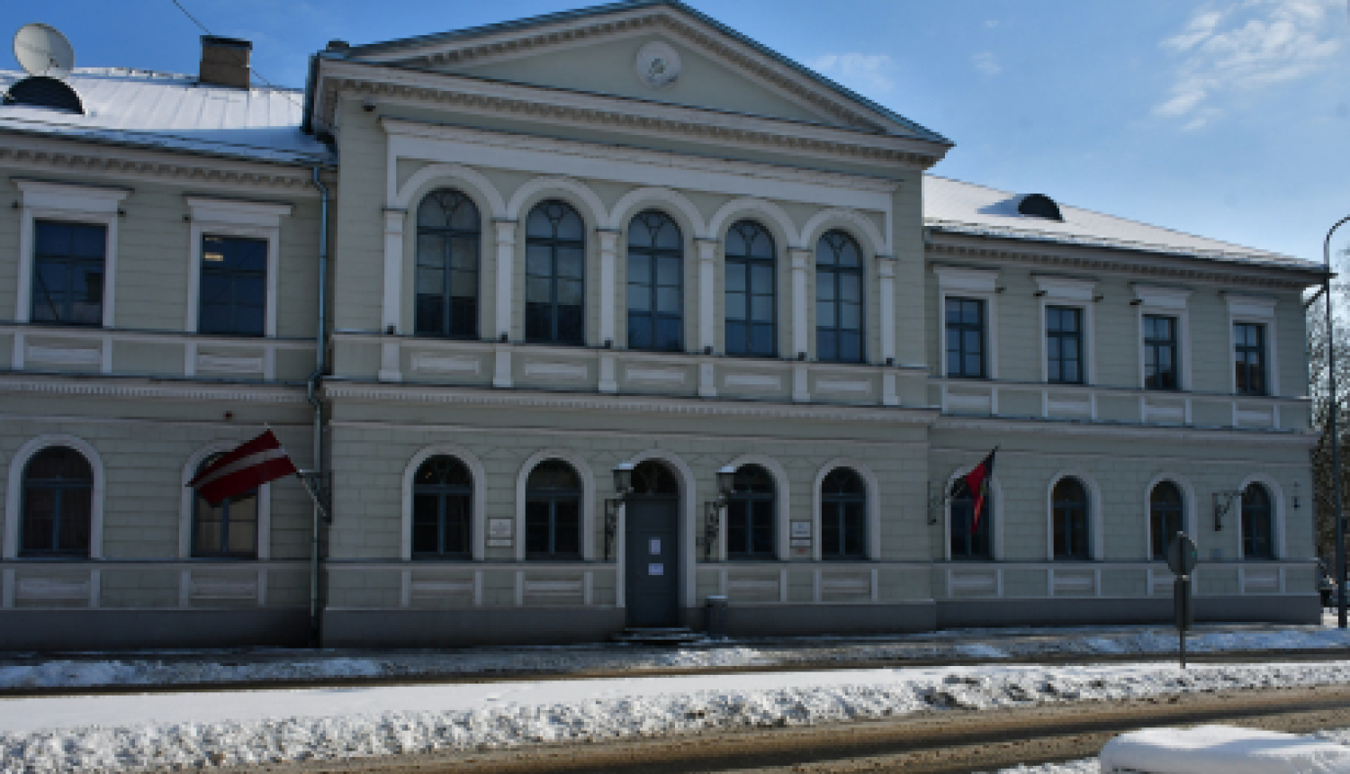 Atbalsta visus iesniegtos nevalstisko organizāciju projektus