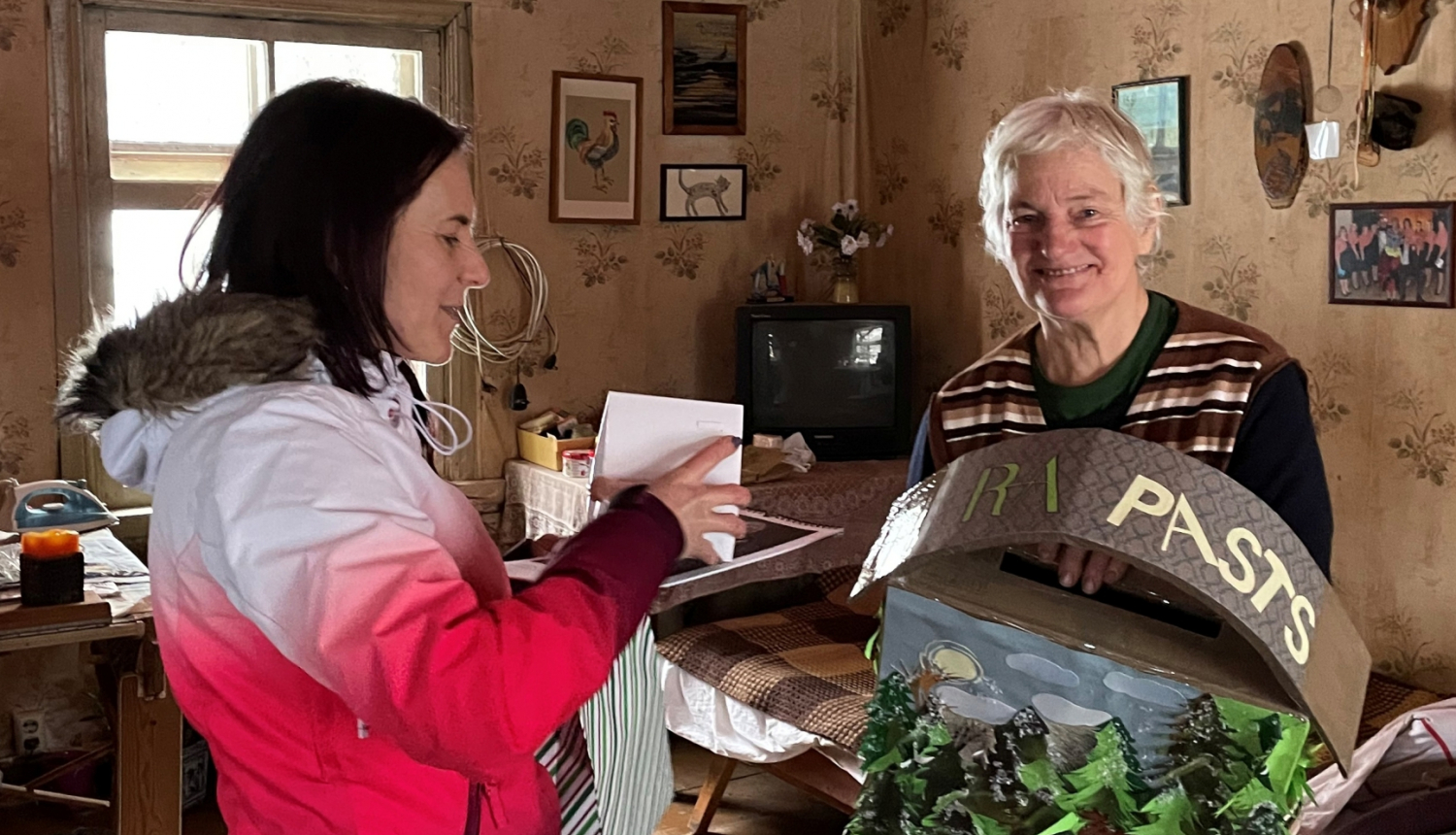 Rudīte Urbacāne saņem apsveikuma vēstuli Ziemassvētkos