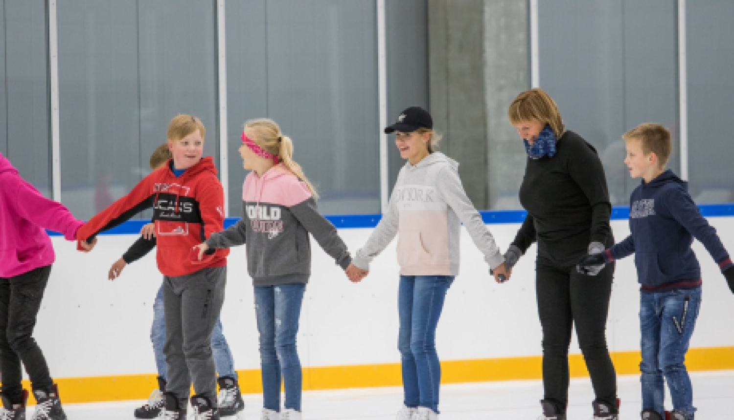 Jēkabpils sporta halle aicina slidot un apmeklēt trenažieru zāli