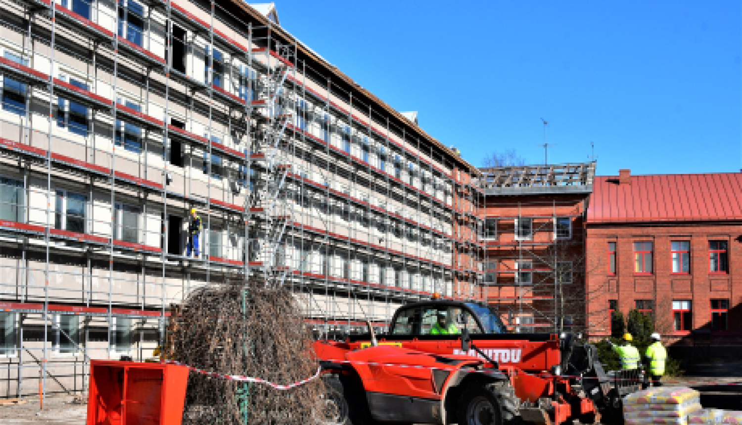 Turpinās pārbūves darbi Jēkabpils Valsts ģimnāzijā